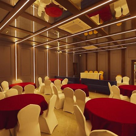 Hotel Kiran Miraj מראה חיצוני תמונה