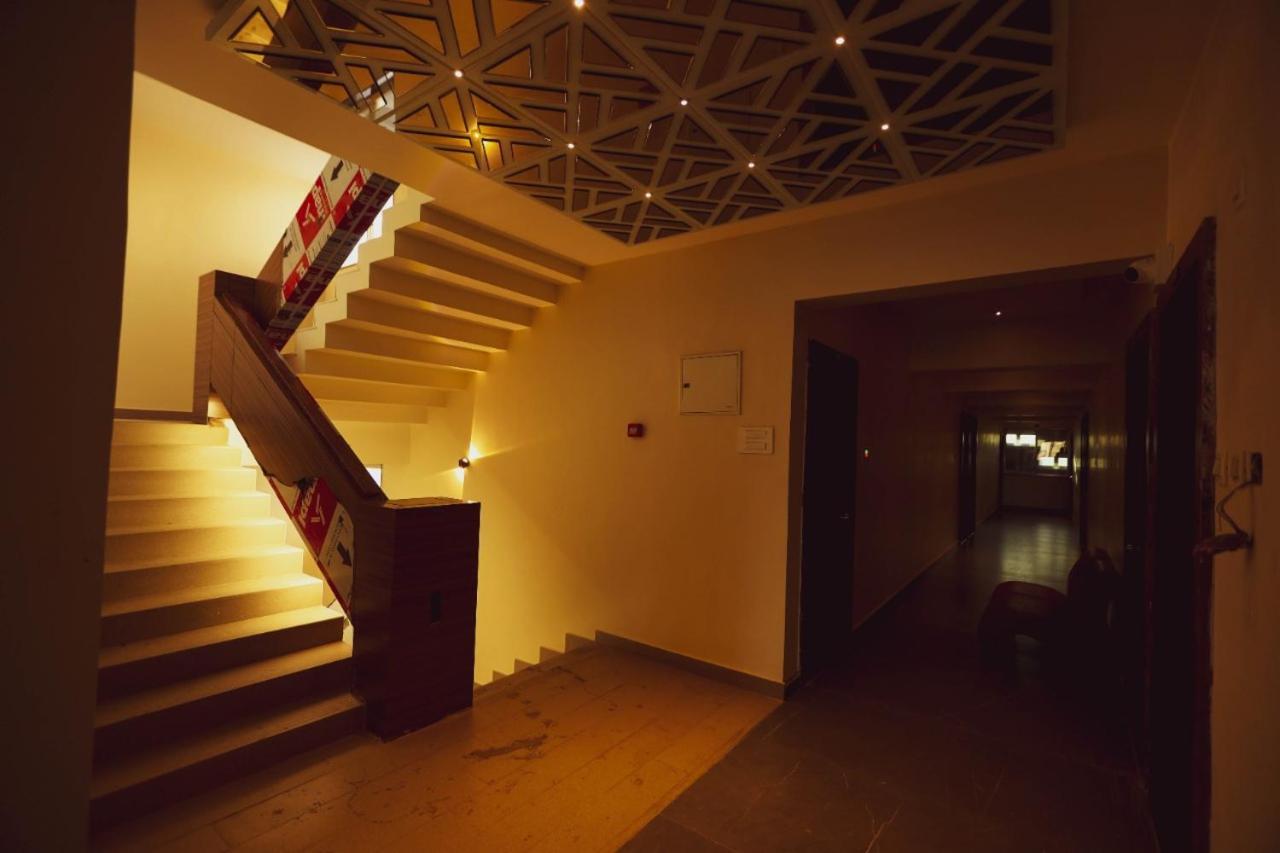 Hotel Kiran Miraj מראה חיצוני תמונה